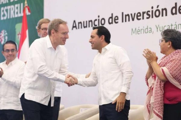 Mauricio Vila, gobernador de Yucatán, en evento sobre la planta cervecera de Heineken en Kanasín.