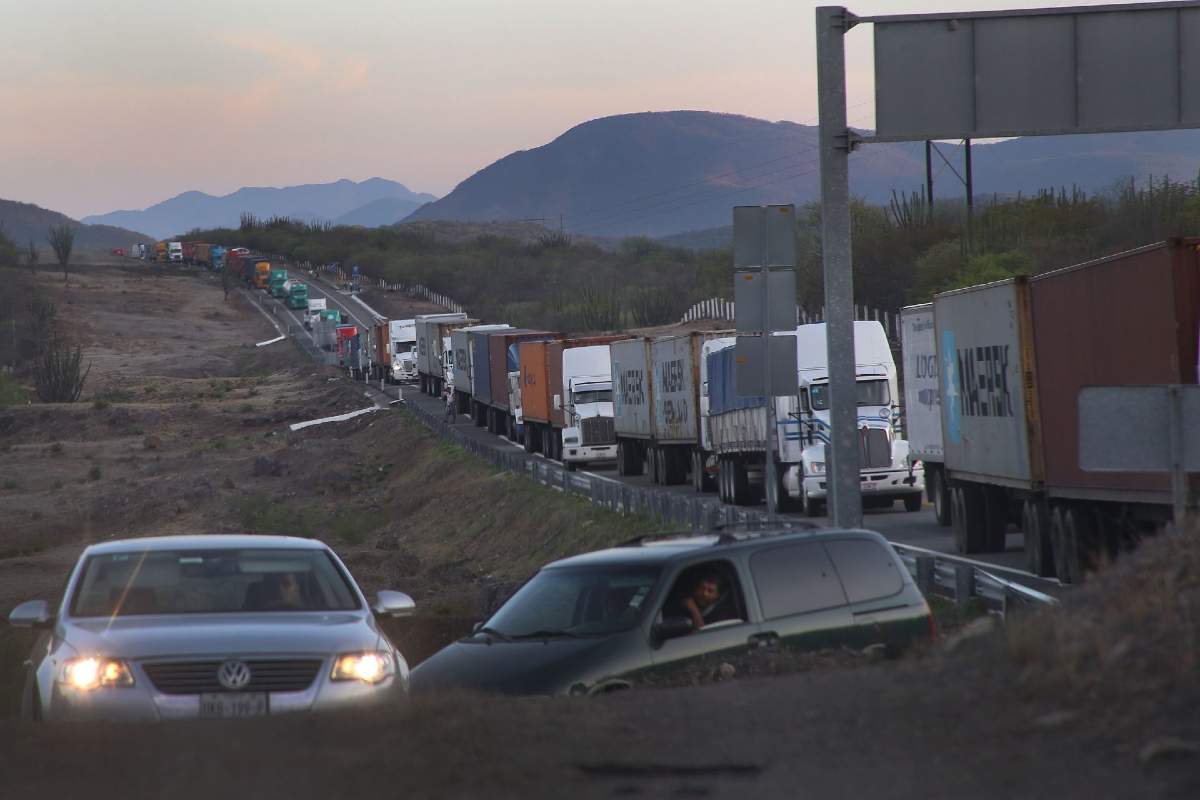 Autopista Siglo XXI, Arteaga, Michaocán| Foto: Cuarto Oscuro
