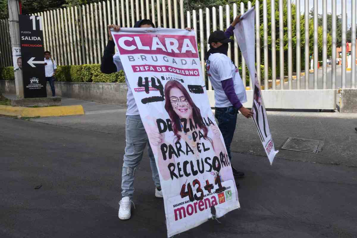 Clara Brugada ibero estudiantes