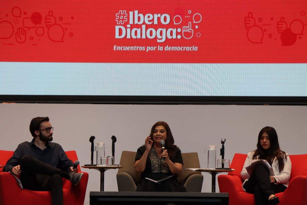 Clara Brugada ibero estudiantes