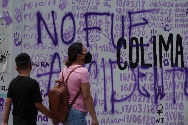 Pintas de la marcha del 8M en Colima.