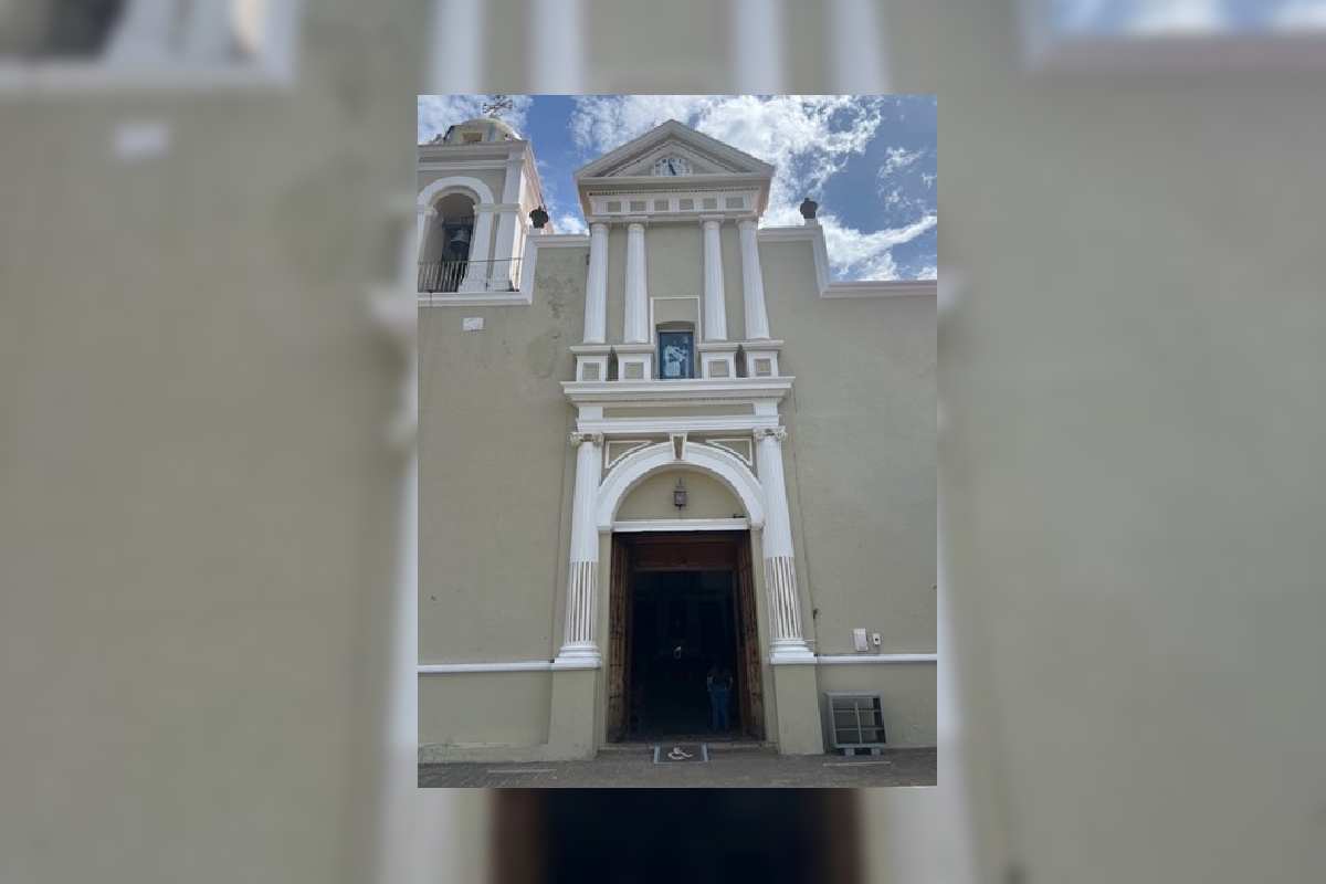 Exterior de la iglesia del convento de san juan bautista en Xalisco, Nayarit.