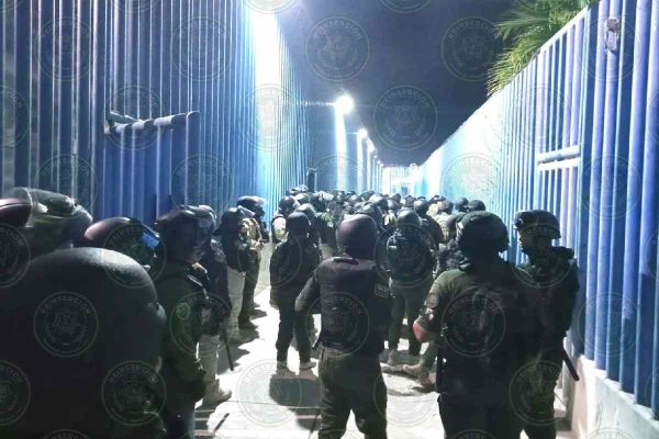 Operativo de fuerzas de seguridad en el penal de La Pila, en San Luis Potosí.