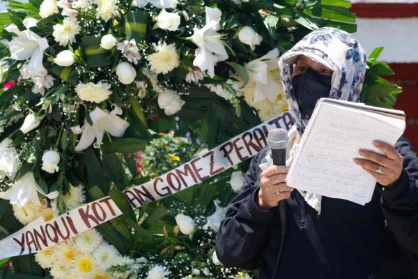 Madre de Yanki Khotan, normalista asesinado en Guerrero