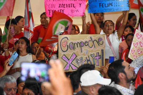 Simpatizantes de Xóchitl Gálvez, candidata a la Presidencia, en Campeche.