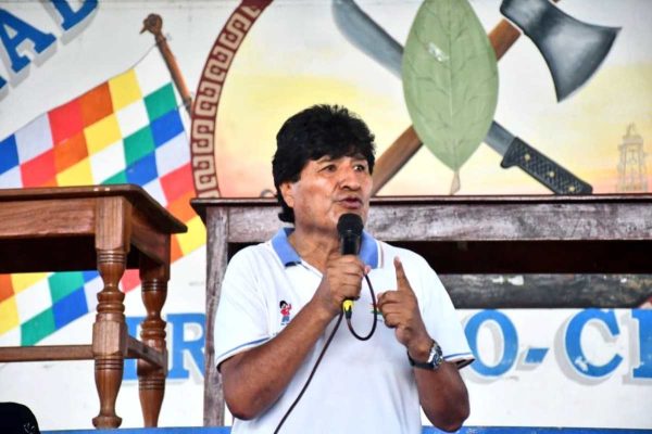 En redes sociales circula una foto sobre la supuesta captura del expresidente de Bolivia, pero esto es desinformación.