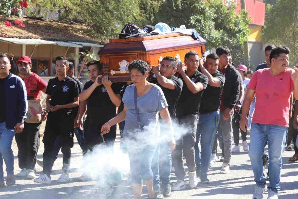 Funeral del normalista de Ayotzinapa asesinado por policías estatales de Guerrero.