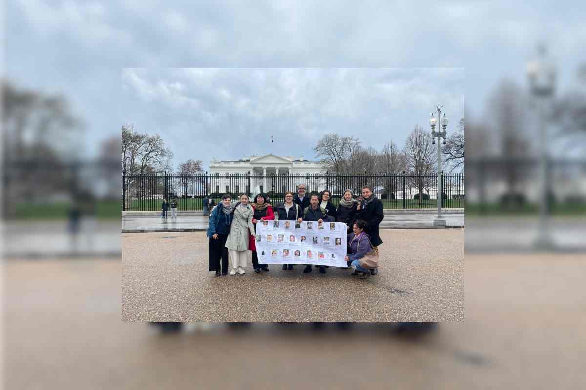 Madres buscadoras frente a la Casa Blanca, en Washington.