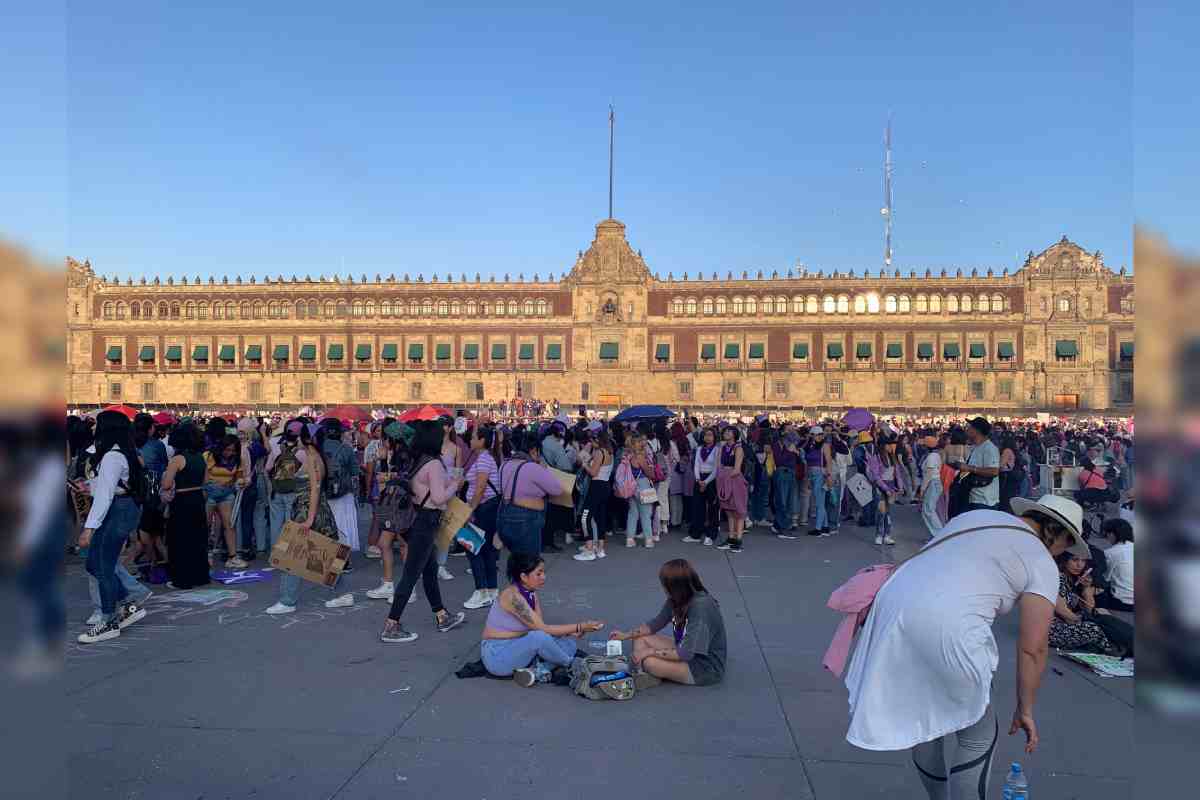 Vista del Palacio Nacional en la marcha del 8M.