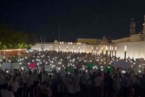 Ciudadanos protestan contra gobierno de Layda Sansores