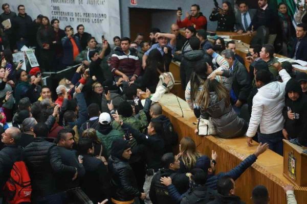 Irrupción del Congreso de Nuevo León.
