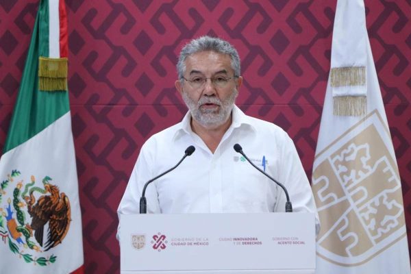 Rafael Carmona Paredes, titular de Sacmex, hablando sobre agua contaminada en la benito juárez