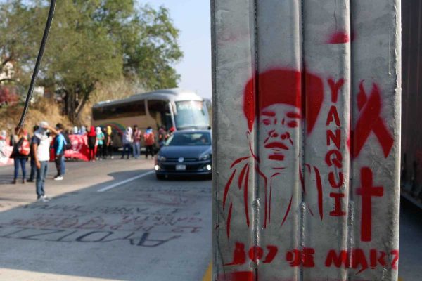 esténcil de yanqui kothan, normalista asesinado por policías estatales