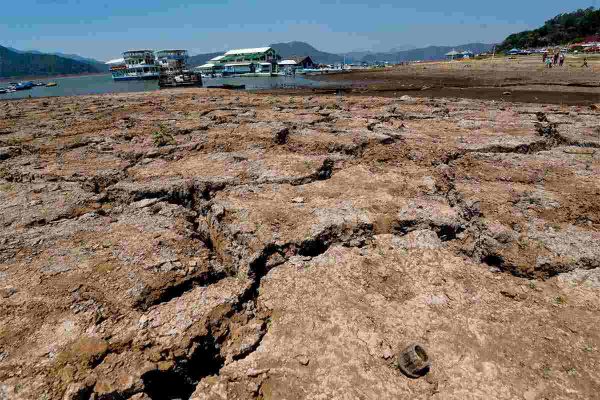 El nivel de agua en la Presa “Miguel Alemán” en Valle de Bravo continúa bajando, esta presa pertenece al Sistema Cutzamala que surte de agua al Valle de México y la CDMX.