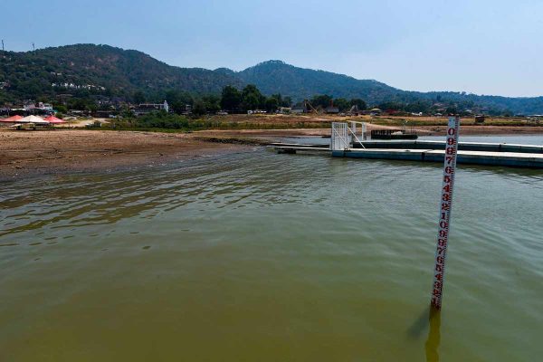 El nivel de agua en la Presa “Miguel Alemán” en Valle de Bravo continúa bajando, esta presa pertenece al Sistema Cutzamala que surte de agua al Valle de México y la CDMX.