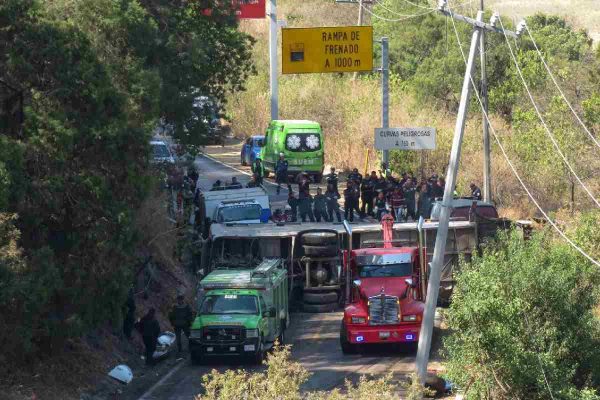 accidente de camión de pasajeros en malinalco, edomex