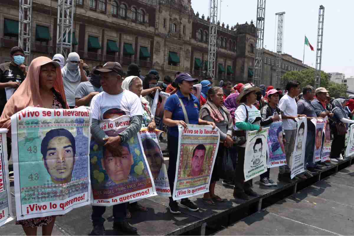 amlo padres ayotzinapa