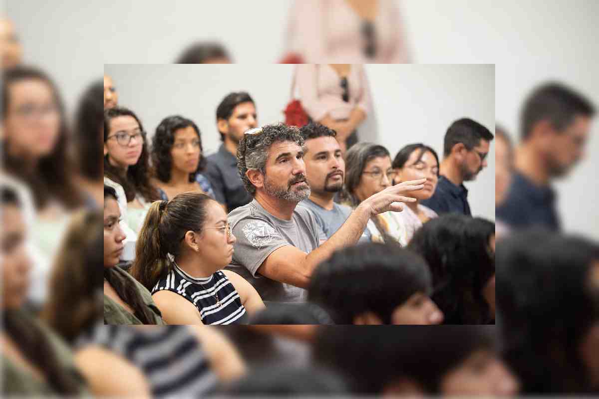 Científicos reunidos en un foro sobre áreas naturales protegidas.