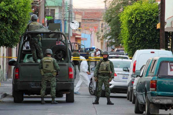 militares y peritos en la zona del asesinato del padre de un candidato de morena en guanajuato