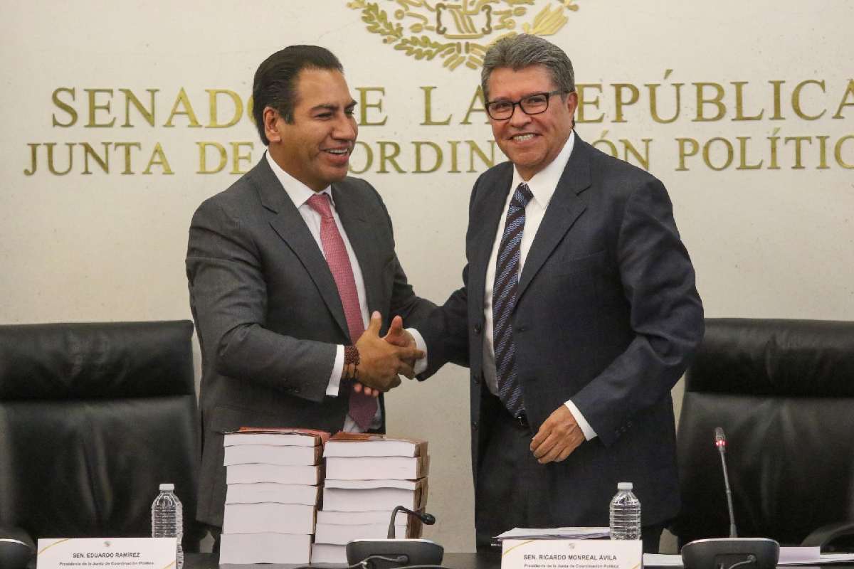 Eduardo Ramírez junto con Ricardo Monreal