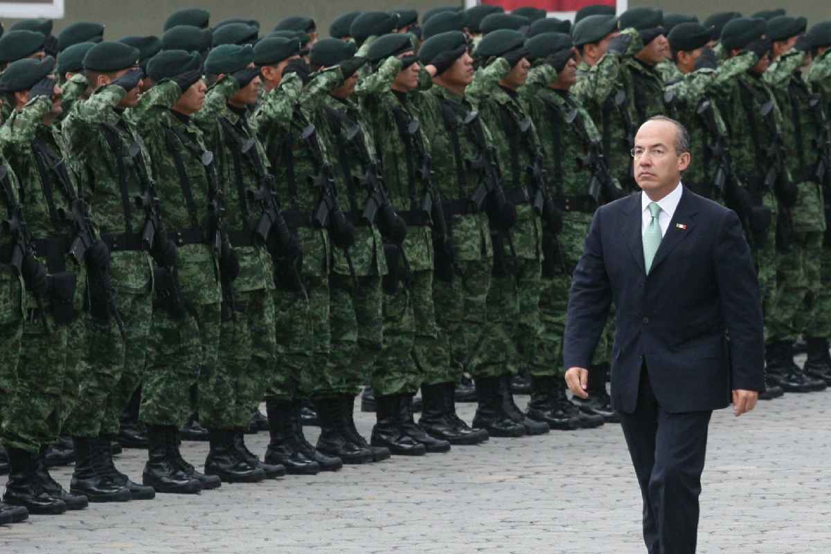 Felipe Calderón Hinojosa, presidente de México, encabezó la ceremonia y desayuno en conmemoración del Día del Ejército.
