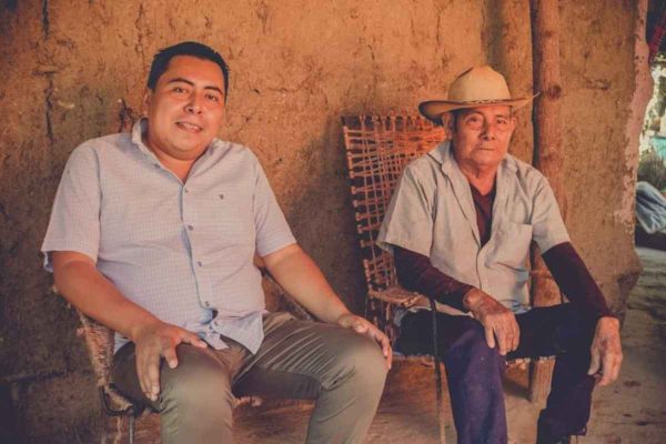 Habitantes de Chiapa de Corzo, Chiapas, prenden fuego frente al edificio de la alcaldía; exigen terminar obras públicas