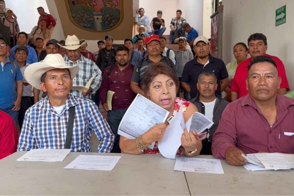 Habitantes de Chiapa de Corzo, Chiapas, prenden fuego frente al edificio de la alcaldía; exigen terminar obras públicas