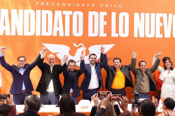 Samuel García con integrantes de Movimiento Ciudadano (MC)