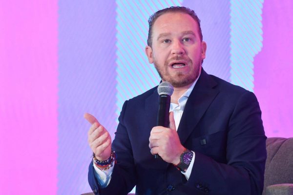 Santiago Taboada pide a empresarios acudir a la marcha de la Marea Rosa