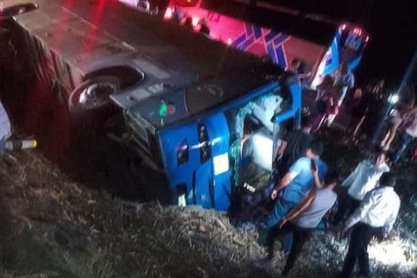 volcadura de camión de morenistas de veracruz