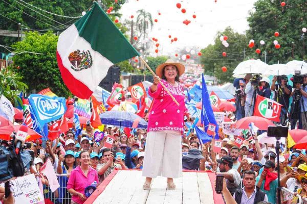 Xóchitl Gálvez bandera zócalo