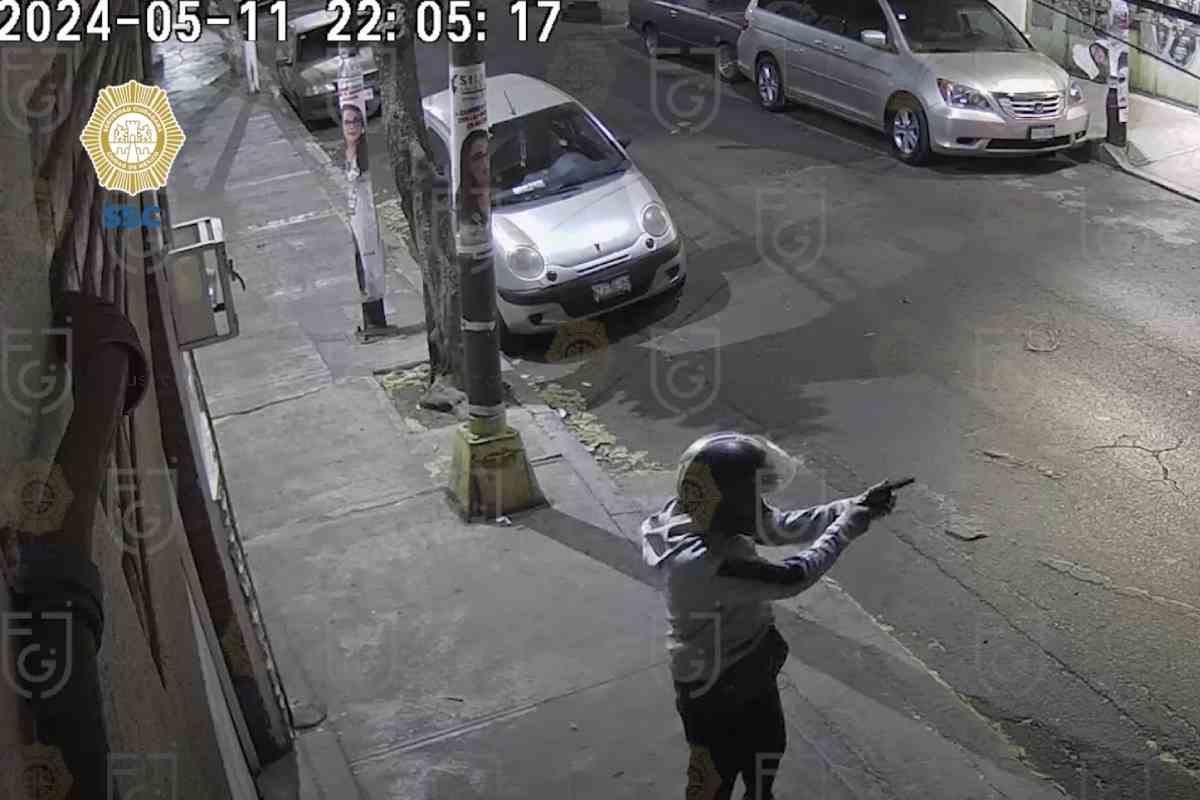 Momento en el que disparan contra camioneta de Alessandra Rojo de la Vega. Foto: Captura de pantalla