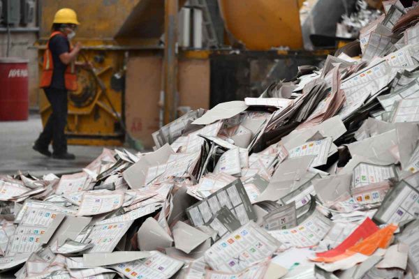 Destrucción de material y boletas electorales para su reciclaje en CDMX, en marzo de 2019. Foto: Cuartoscuro | Archivo 