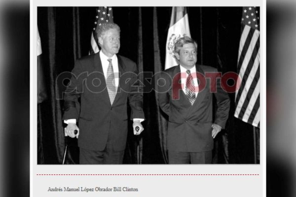 Captura de pantalla de Proceso que muestra a Bill Clinton y López Obrador
