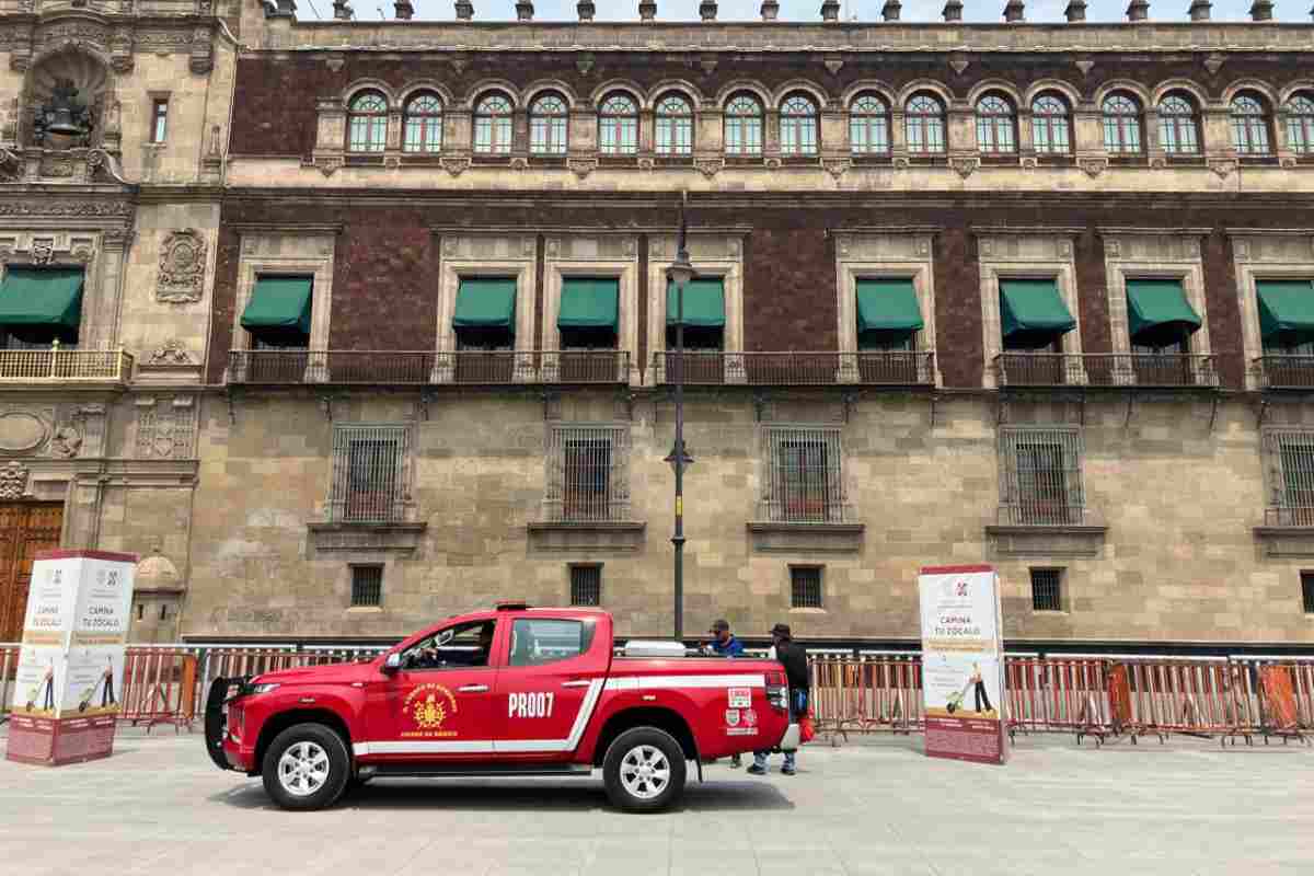 normalistas ayotzinapa palacio nacional