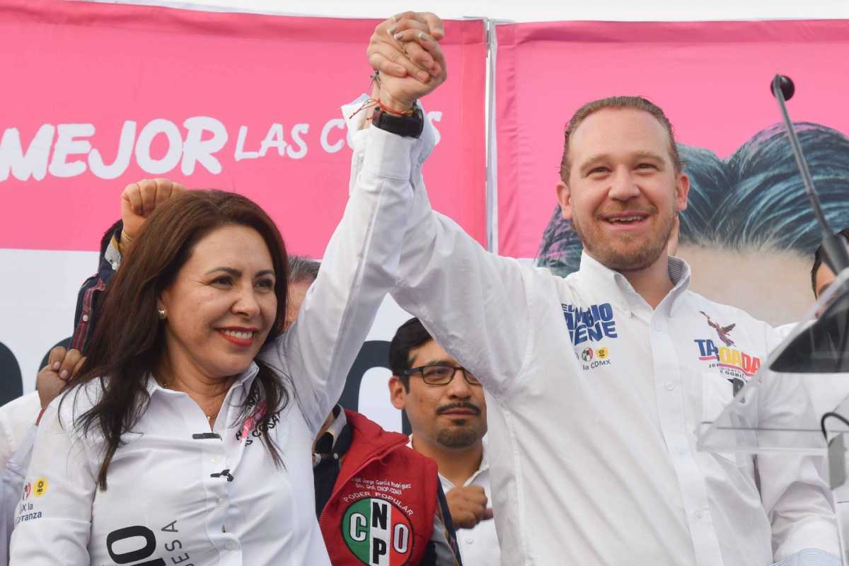 Rocío Barrera con Santiago Taboada. Foto: Cuartoscuro