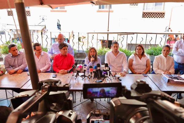 conferencia de prensa de Lucía Meza, excandidata a la gubernatura de morelos, en donde denunció presuntas irregularidades en la elección