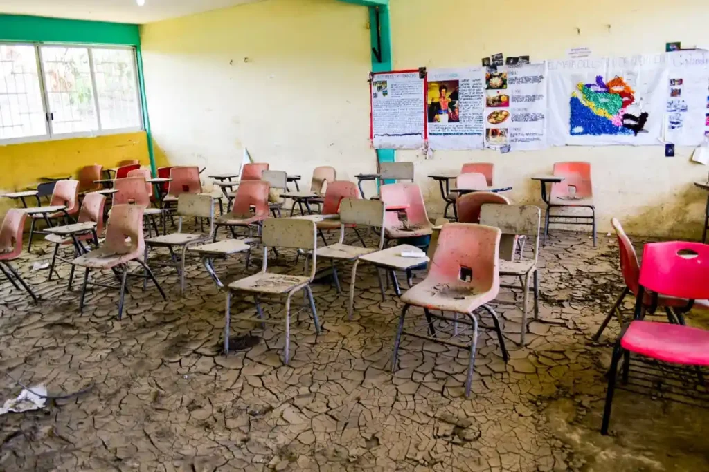Documentan recuperación dispareja e incompleta de la educación en Acapulco tras Otis