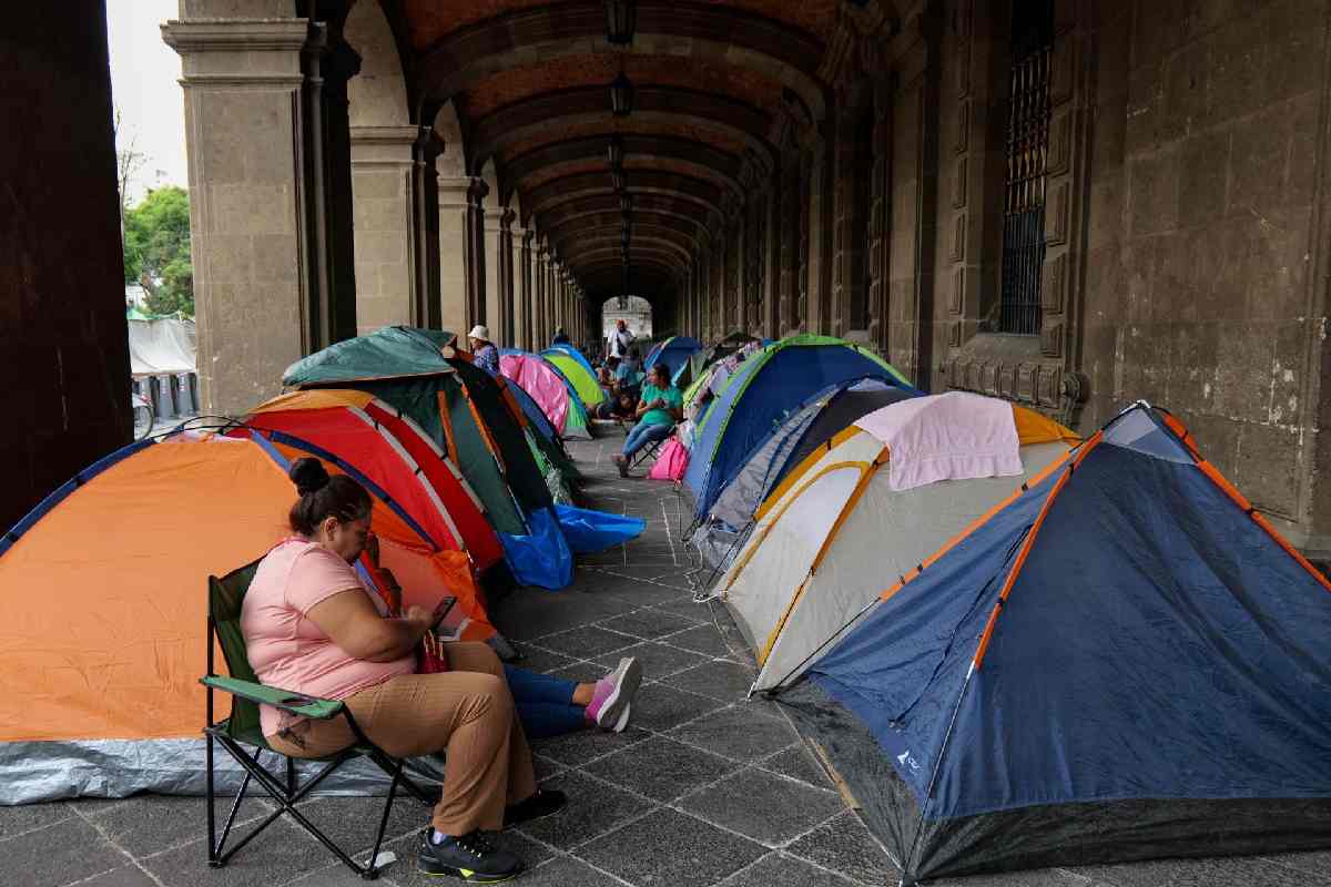 Plantón de la CNTE en los alrededores del Zócalo
