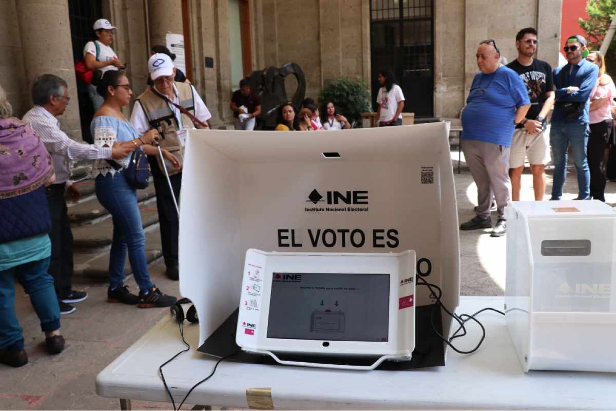 Afluencia de ciudadanos en jornada electoral