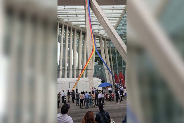 bandera-LGBT+-INFONAVIT