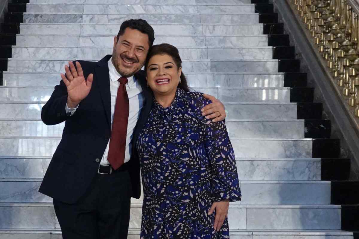 El jefe de Gobierno, Martí Batres, con su virtual sucesora, Clara Brugada. Foto: Cuartoscuro