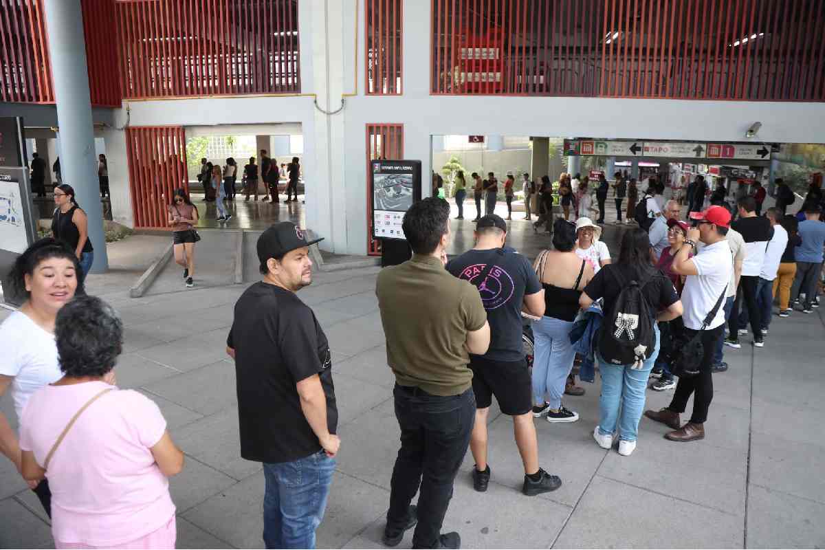 Largas filas en casillas para votar en elecciones 2024.