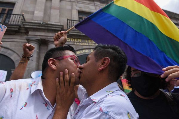 Matrimonios colectivos igualitarios y más en el mes del orgullo