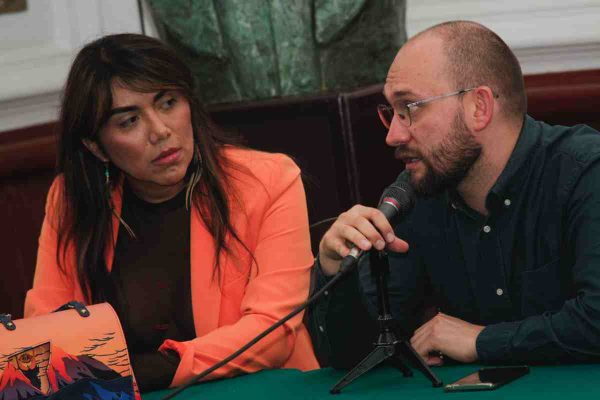 El diputado de la CDMX, Temístocles Villanueva junto a la activista Natalia Lane