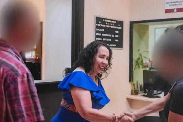 alcaldesa de playas de rosarito durante la rectificación del acta de un menor trans