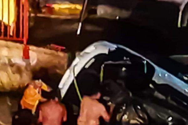 camioneta en la que murieron siete jóvenes al caer en un río en coatzacoalcos, veracruz