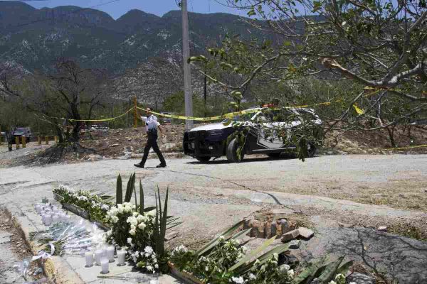 campo de besibol en san pedro, nuevo león, donde cayó un templete durante un mitin de mc