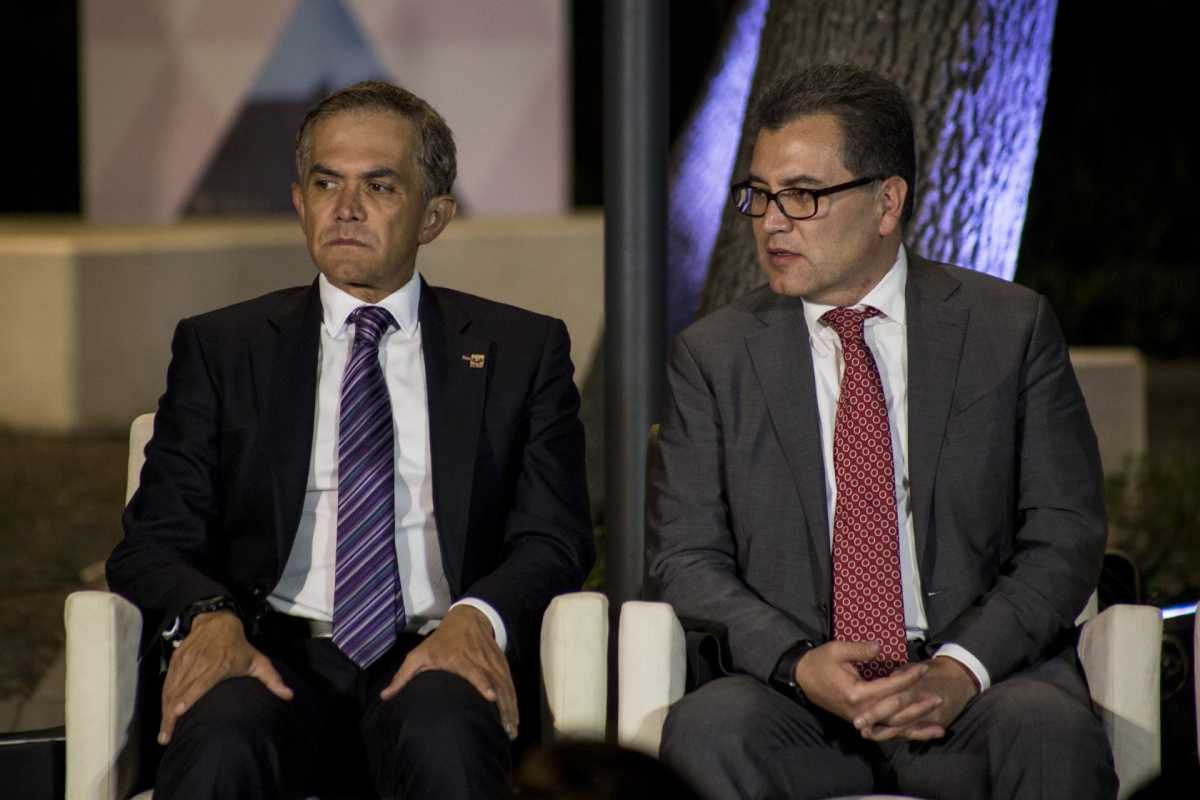 Miguel Ángel Mancera, exjefe de Gobierno de la CDMX, con Julio César Serna Chávez, jefe de su gabinete. Foto: Cuartoscuro