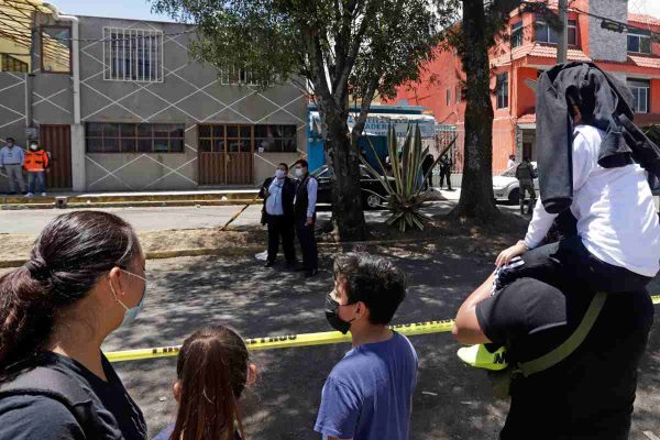 Comando armado kínder maestra calma niños Chiapas
